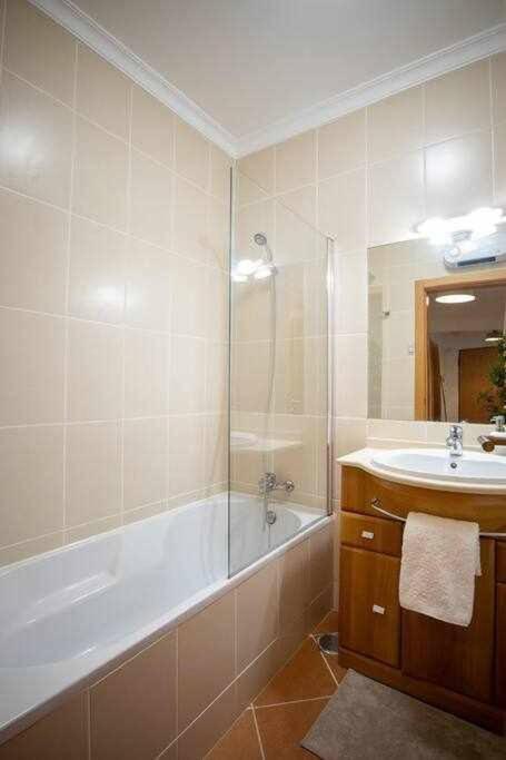 Modern 3Br Apt W/ Lg Terrace, Bbq, Ac & Parking ตาวิรา ภายนอก รูปภาพ