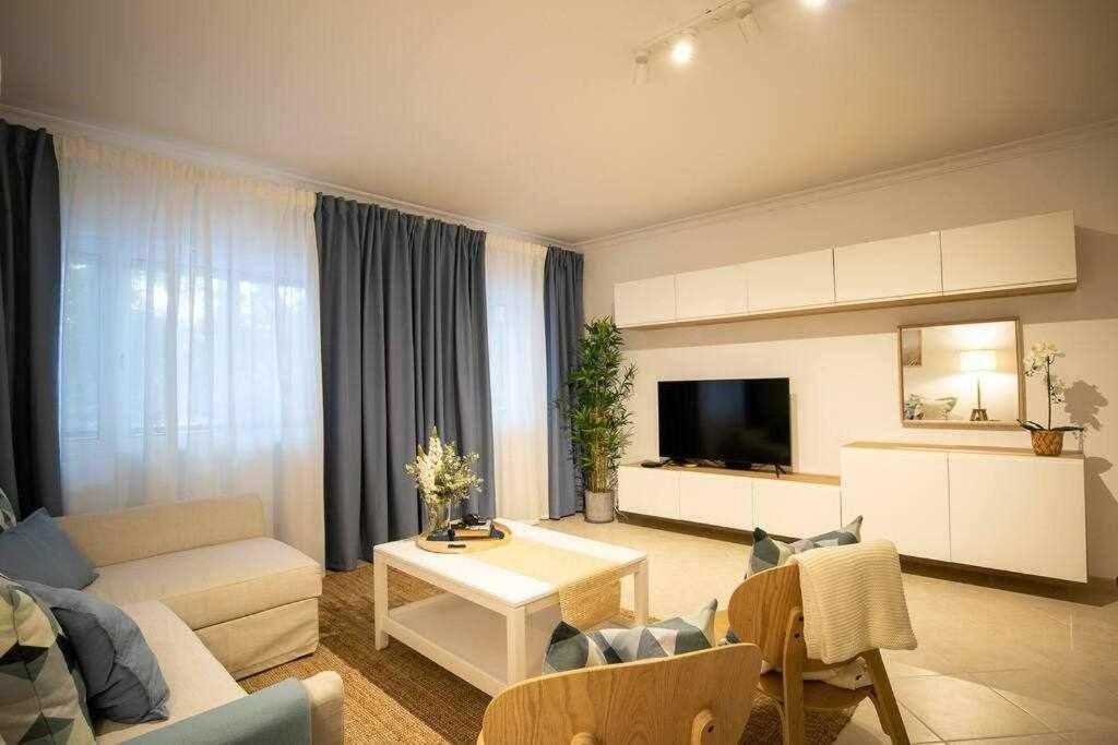 Modern 3Br Apt W/ Lg Terrace, Bbq, Ac & Parking ตาวิรา ภายนอก รูปภาพ